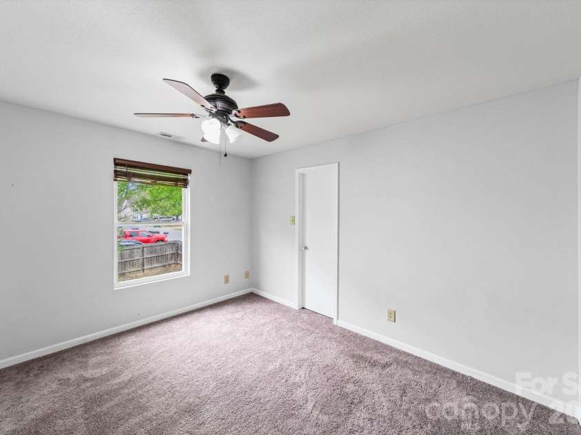 2902 Royal Fern Lane, Charlotte, NC 28215.  MLS# CAR4366975, YatesRealty ID 23227. 