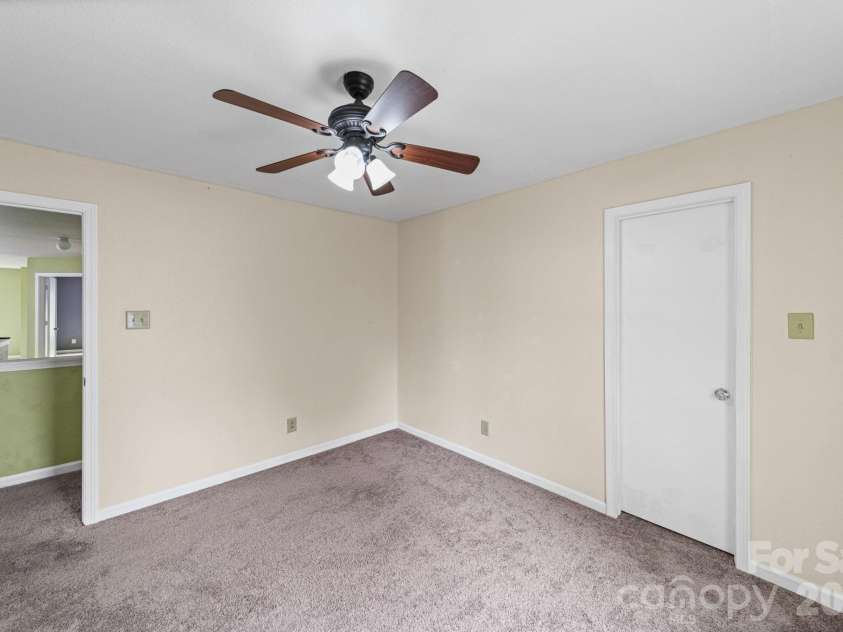 2902 Royal Fern Lane, Charlotte, NC 28215.  MLS# CAR4366975, YatesRealty ID 23227. 