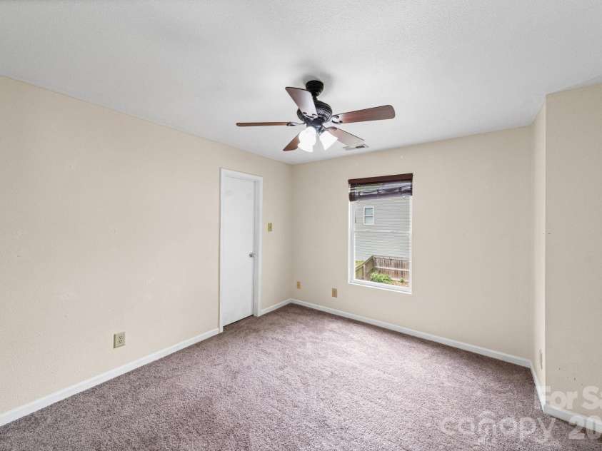 2902 Royal Fern Lane, Charlotte, NC 28215.  MLS# CAR4366975, YatesRealty ID 23227. 