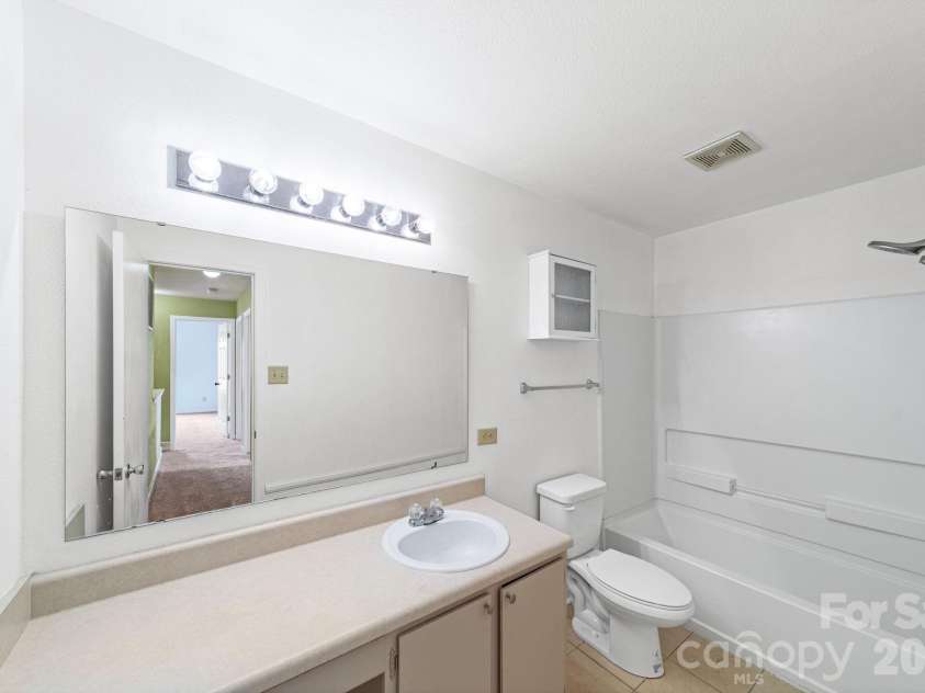 2902 Royal Fern Lane, Charlotte, NC 28215.  MLS# CAR4366975, YatesRealty ID 23227. 