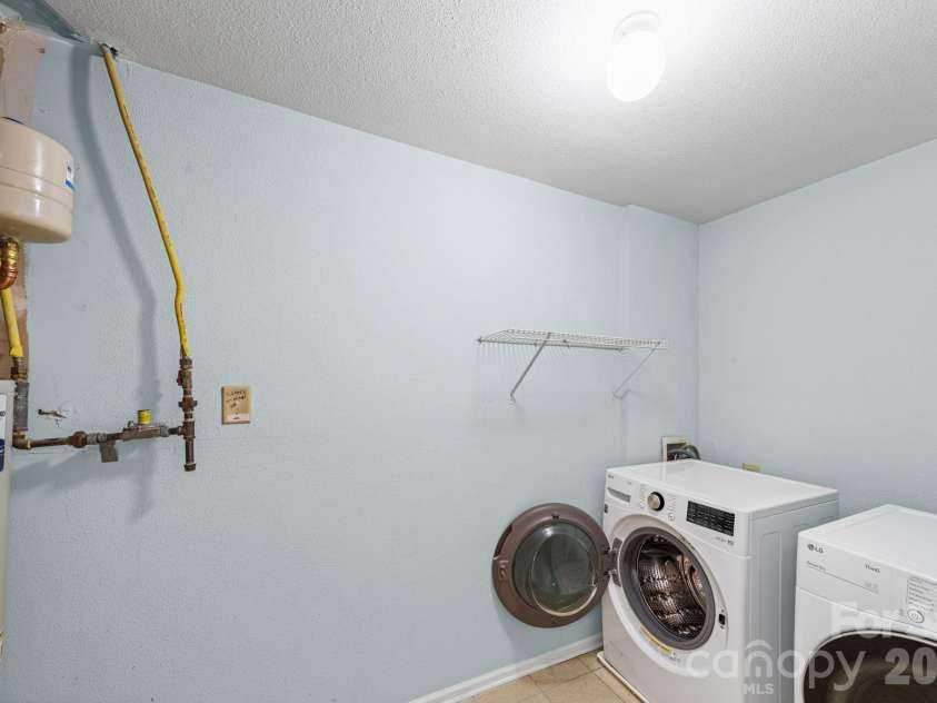 2902 Royal Fern Lane, Charlotte, NC 28215.  MLS# CAR4366975, YatesRealty ID 23227. 
