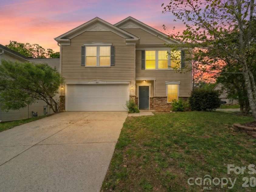 2902 Royal Fern Lane, Charlotte, NC 28215.  MLS# CAR4366975, YatesRealty ID 23227. 