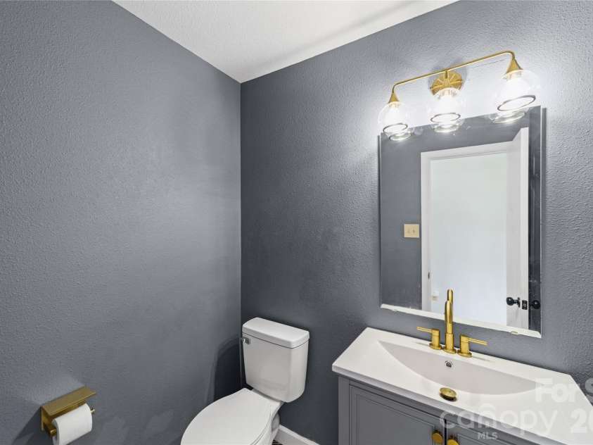 2902 Royal Fern Lane, Charlotte, NC 28215.  MLS# CAR4366975, YatesRealty ID 23227. 