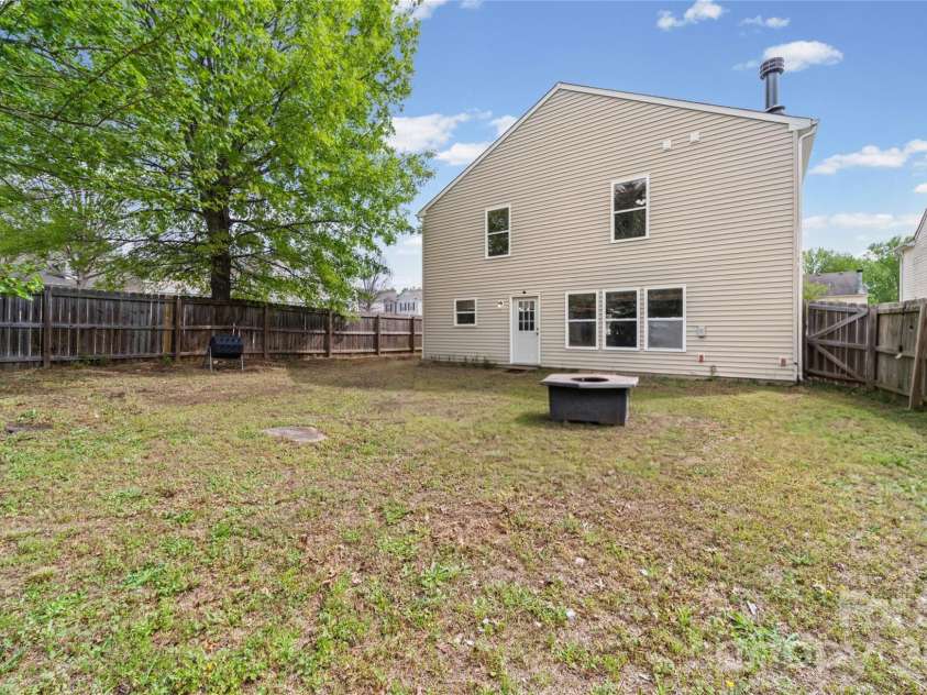 2902 Royal Fern Lane, Charlotte, NC 28215.  MLS# CAR4366975, YatesRealty ID 23227. 