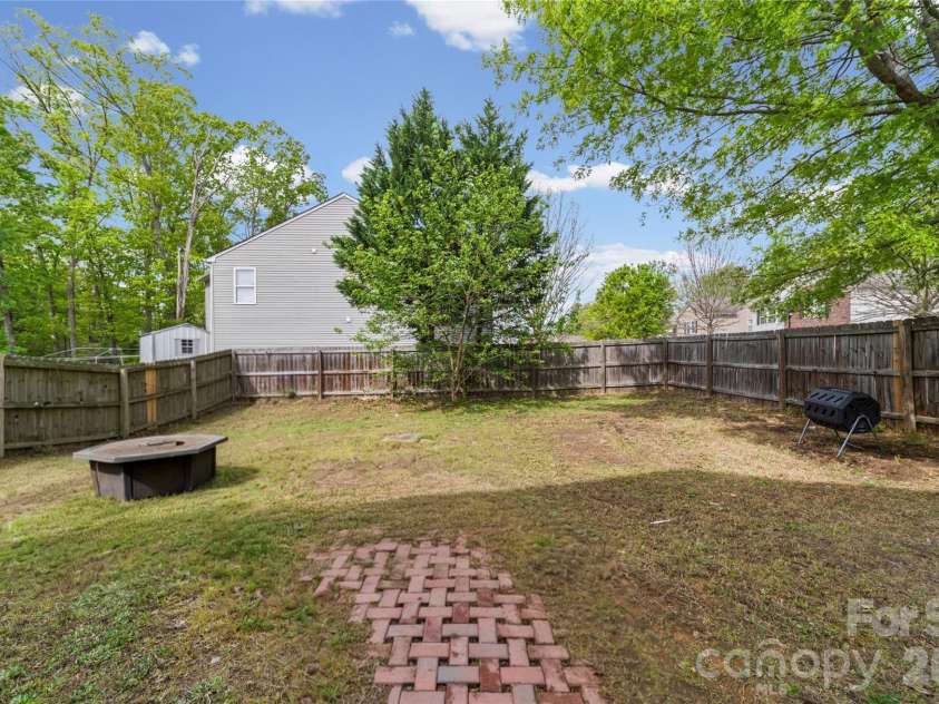 2902 Royal Fern Lane, Charlotte, NC 28215.  MLS# CAR4366975, YatesRealty ID 23227. 