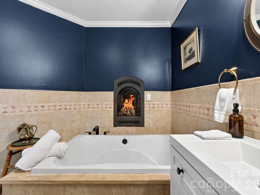 99 Margaret Drive, Leicester, NC 28748.  MLS# CAR4344574, YatesRealty ID 2323. Primary Bath with Soaking Tub
