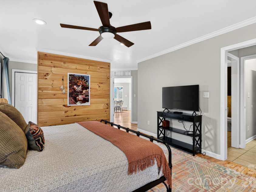 99 Margaret Drive, Leicester, NC 28748.  MLS# CAR4344574, YatesRealty ID 2323. Primary Bedroom