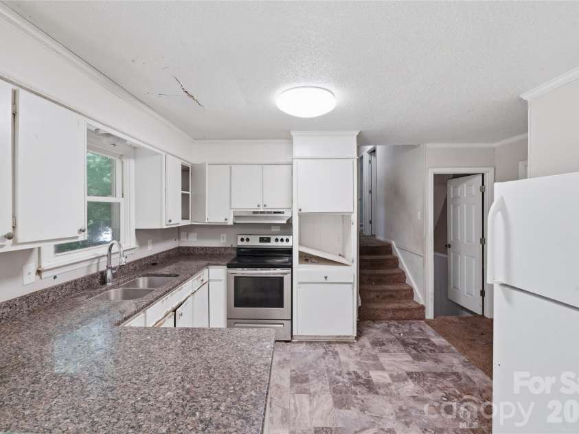 151 Redwood Lane, Gastonia, NC 28052.  MLS# CAR4375924, YatesRealty ID 23230. 