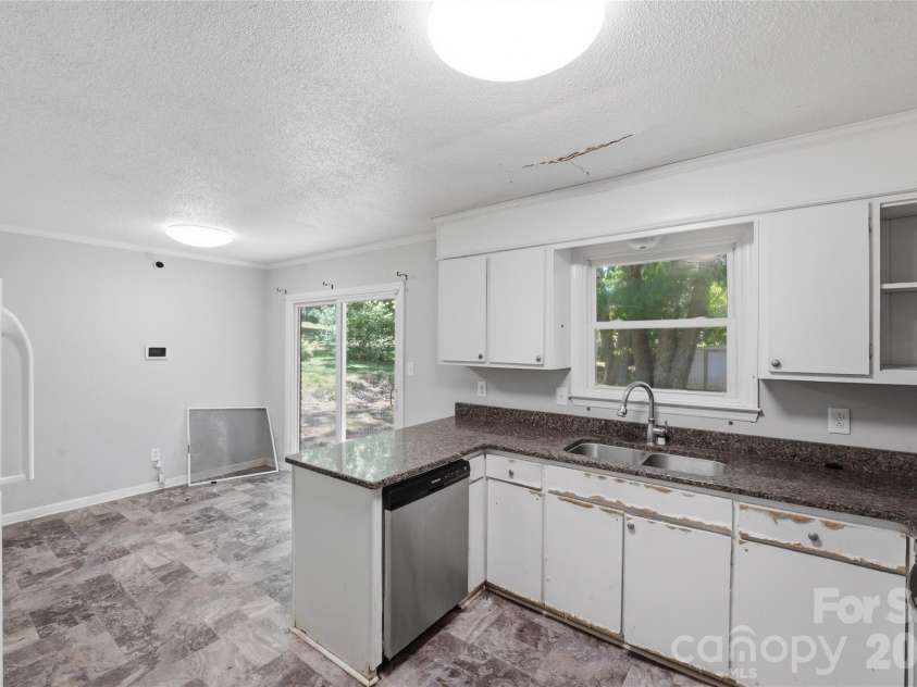 151 Redwood Lane, Gastonia, NC 28052.  MLS# CAR4375924, YatesRealty ID 23230. 