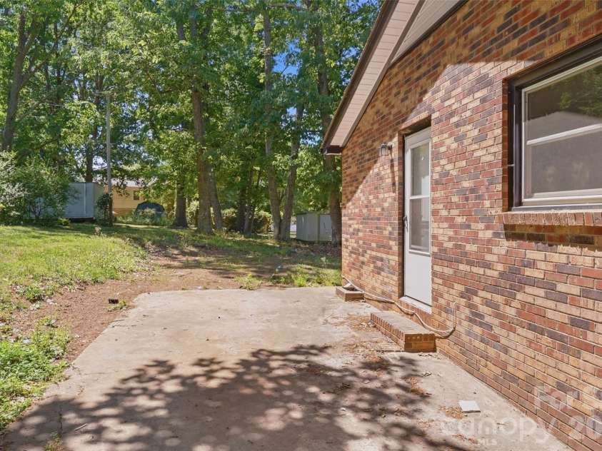 151 Redwood Lane, Gastonia, NC 28052.  MLS# CAR4375924, YatesRealty ID 23230. 