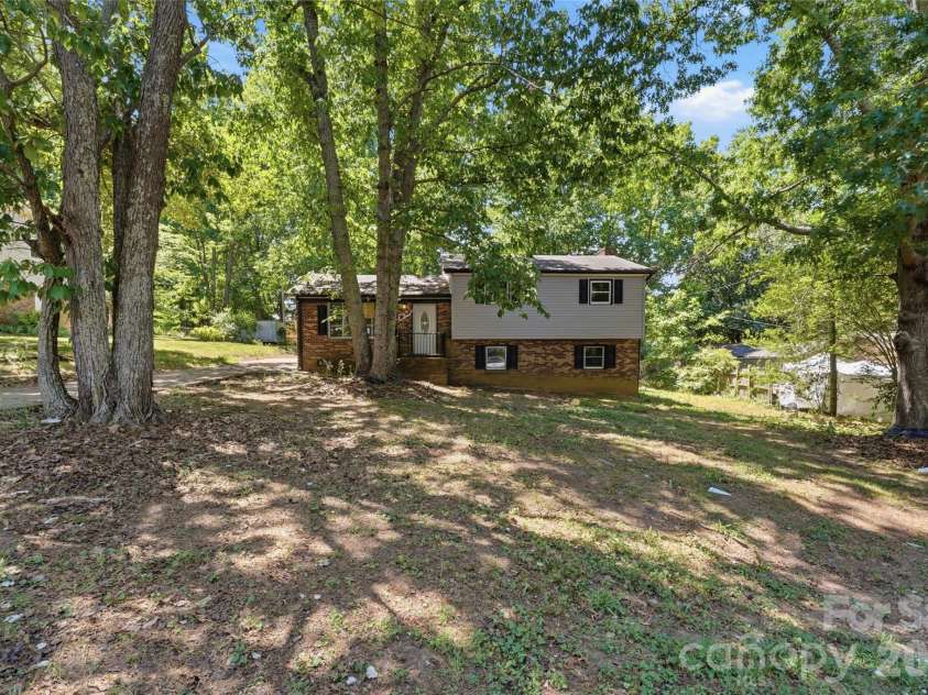 151 Redwood Lane, Gastonia, NC 28052.  MLS# CAR4375924, YatesRealty ID 23230. 