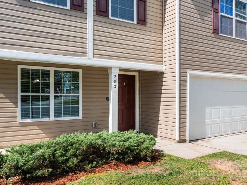 2021 Tarzi Lane, Charlotte, NC 28215.  MLS# CAR4263976, YatesRealty ID 23231. 