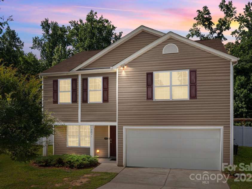 2021 Tarzi Lane, Charlotte, NC 28215.  MLS# CAR4263976, YatesRealty ID 23231. 