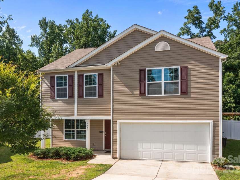 2021 Tarzi Lane, Charlotte, NC 28215.  MLS# CAR4263976, YatesRealty ID 23231. 