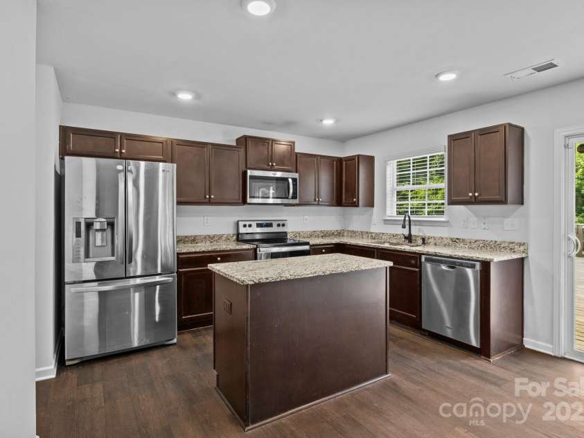 2021 Tarzi Lane, Charlotte, NC 28215.  MLS# CAR4263976, YatesRealty ID 23231. 