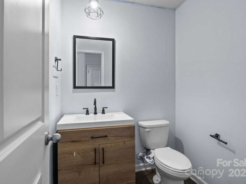 2021 Tarzi Lane, Charlotte, NC 28215.  MLS# CAR4263976, YatesRealty ID 23231. 