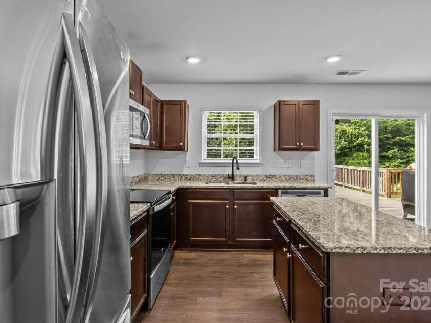 2021 Tarzi Lane, Charlotte, NC 28215.  MLS# CAR4263976, YatesRealty ID 23231. 