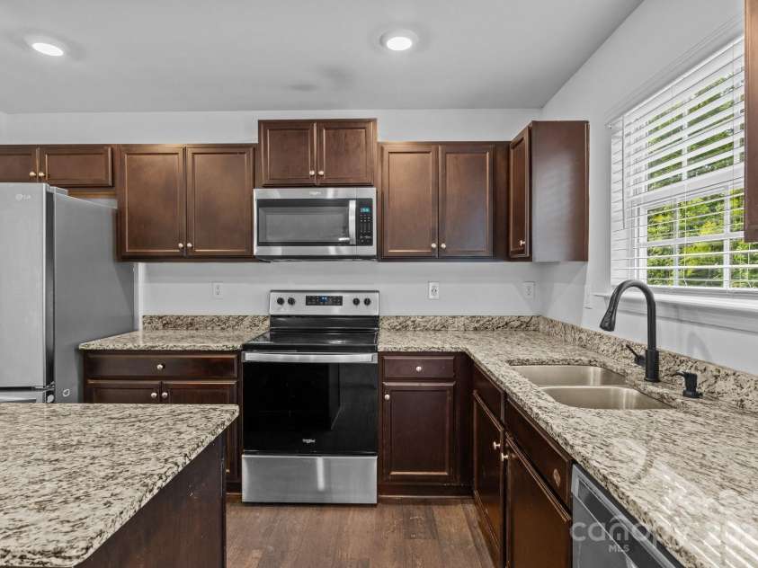 2021 Tarzi Lane, Charlotte, NC 28215.  MLS# CAR4263976, YatesRealty ID 23231. 