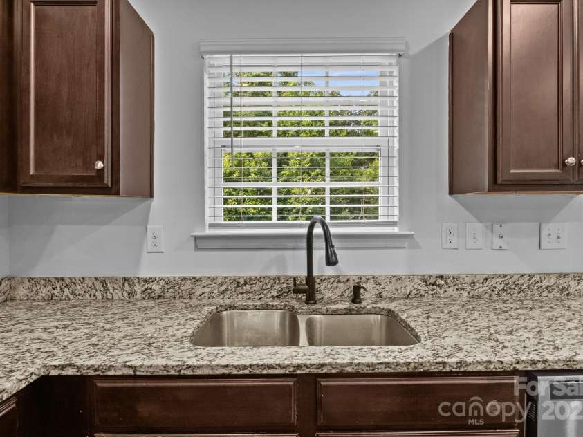 2021 Tarzi Lane, Charlotte, NC 28215.  MLS# CAR4263976, YatesRealty ID 23231. 