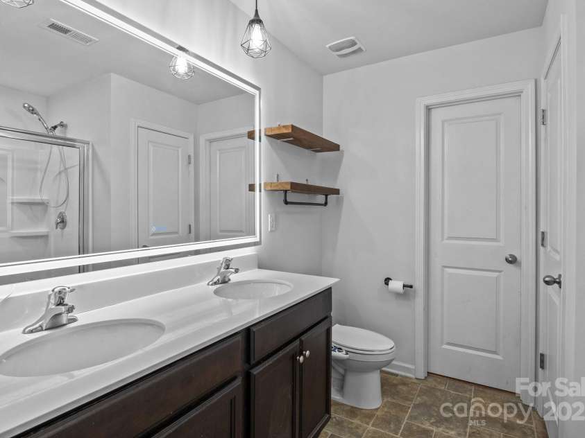 2021 Tarzi Lane, Charlotte, NC 28215.  MLS# CAR4263976, YatesRealty ID 23231. 