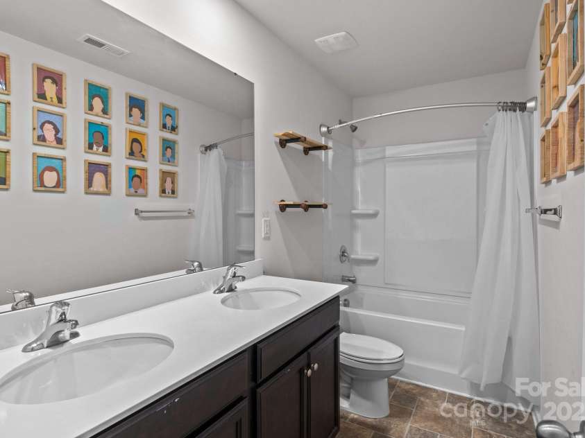 2021 Tarzi Lane, Charlotte, NC 28215.  MLS# CAR4263976, YatesRealty ID 23231. 