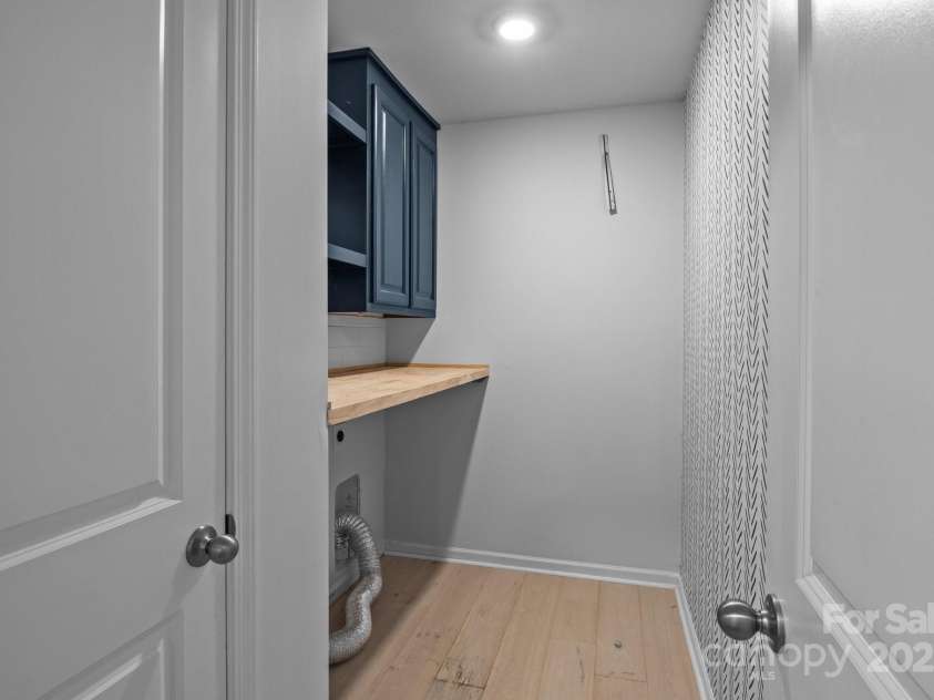 2021 Tarzi Lane, Charlotte, NC 28215.  MLS# CAR4263976, YatesRealty ID 23231. 