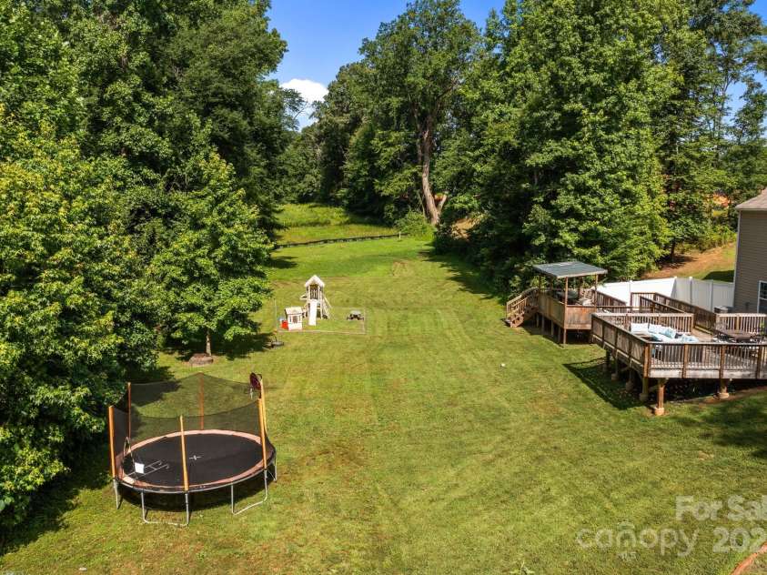 2021 Tarzi Lane, Charlotte, NC 28215.  MLS# CAR4263976, YatesRealty ID 23231. 