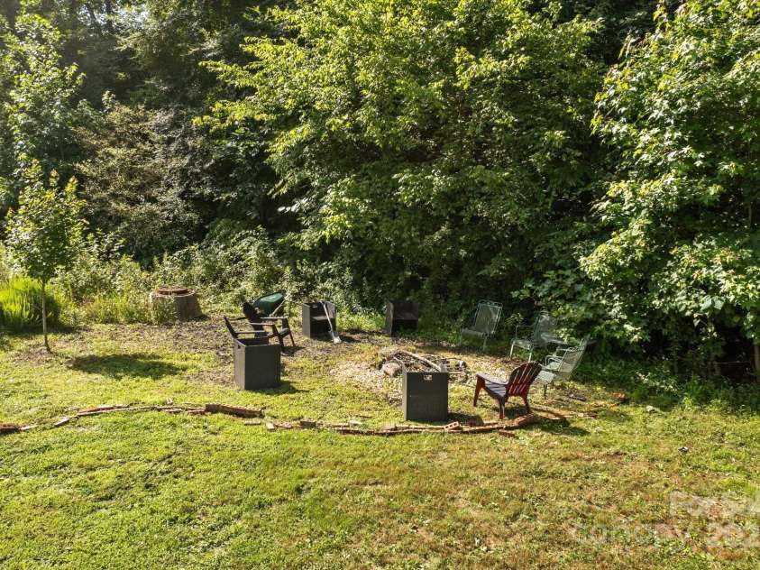 2021 Tarzi Lane, Charlotte, NC 28215.  MLS# CAR4263976, YatesRealty ID 23231. 