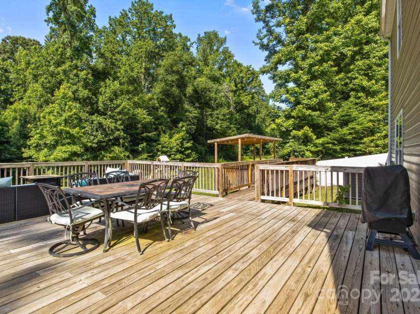 2021 Tarzi Lane, Charlotte, NC 28215.  MLS# CAR4263976, YatesRealty ID 23231. 