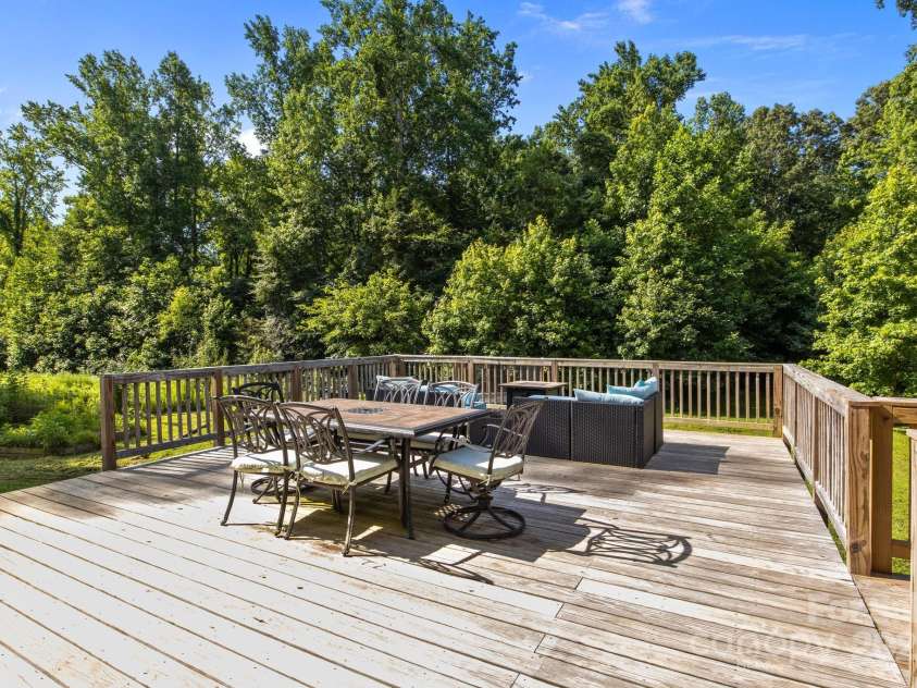 2021 Tarzi Lane, Charlotte, NC 28215.  MLS# CAR4263976, YatesRealty ID 23231. 