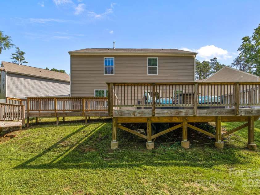 2021 Tarzi Lane, Charlotte, NC 28215.  MLS# CAR4263976, YatesRealty ID 23231. 