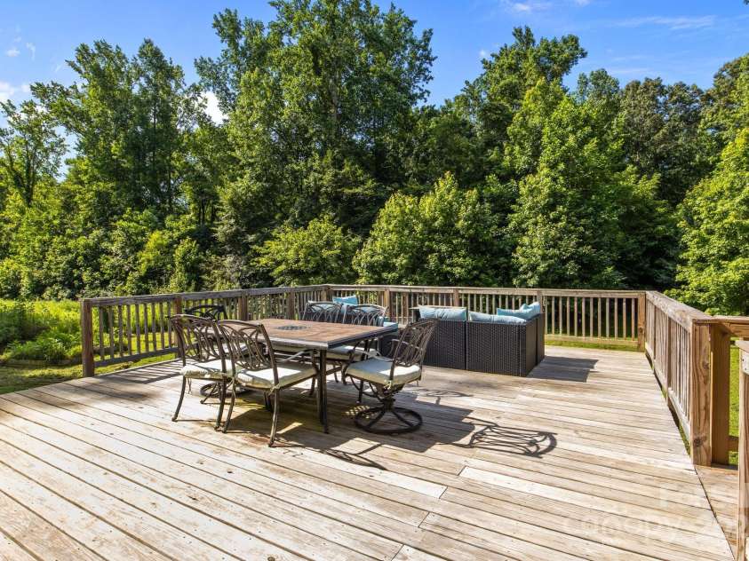 2021 Tarzi Lane, Charlotte, NC 28215.  MLS# CAR4263976, YatesRealty ID 23231. 