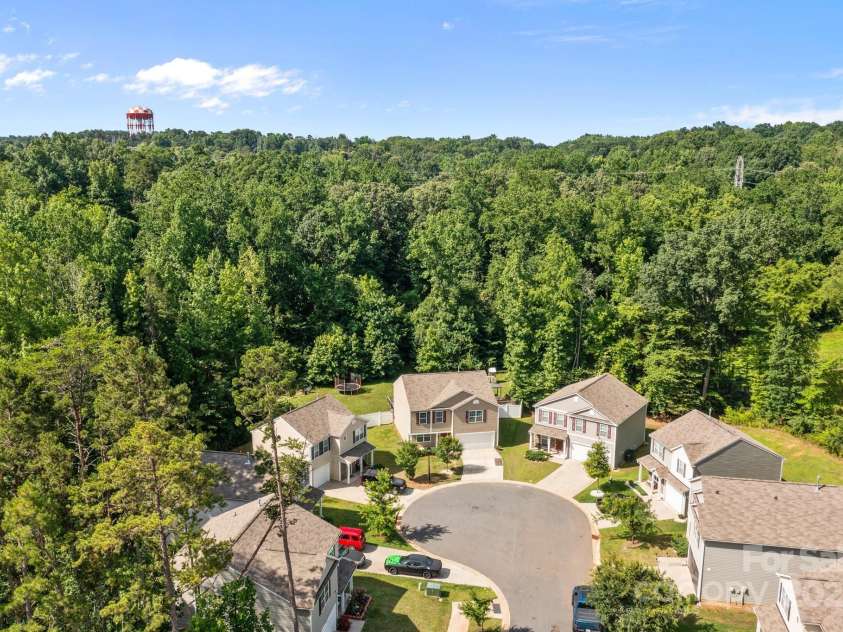 2021 Tarzi Lane, Charlotte, NC 28215.  MLS# CAR4263976, YatesRealty ID 23231. 