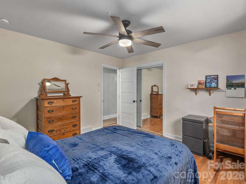 33 Pinehurst Road, Asheville, NC 28805.  MLS# CAR4374553, YatesRealty ID 23231. 