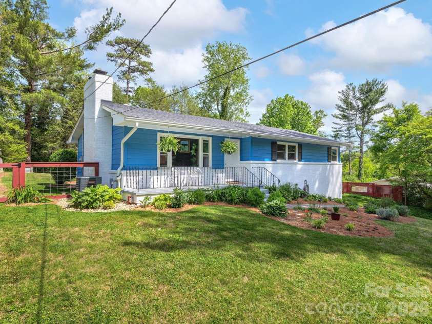 33 Pinehurst Road, Asheville, NC 28805.  MLS# CAR4374553, YatesRealty ID 23231. Simple, Easy to Maintain Landscaping