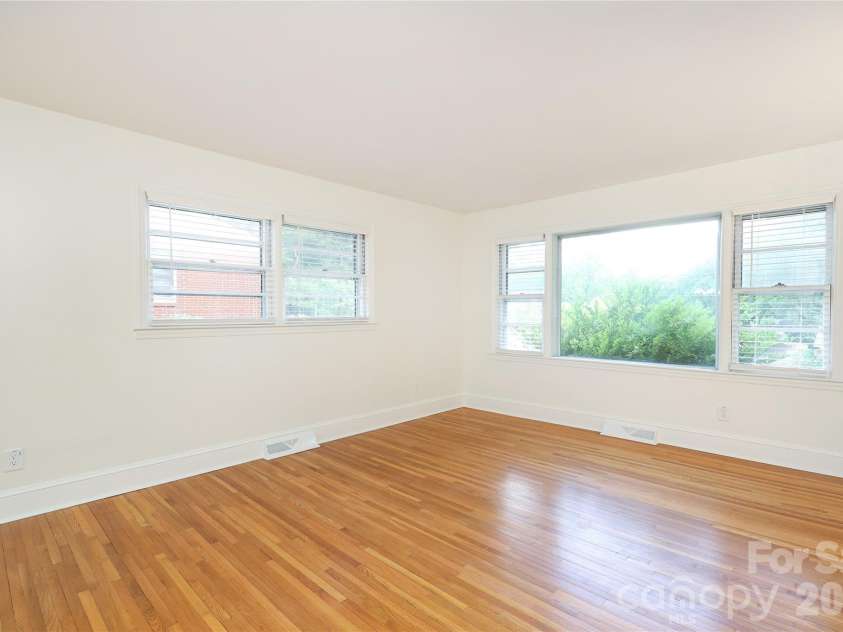 1720 Miles Court, Charlotte, NC 28216.  MLS# CAR4379596, YatesRealty ID 23233. 