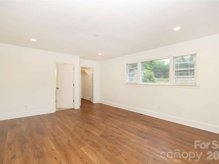1720 Miles Court, Charlotte, NC 28216.  MLS# CAR4379596, YatesRealty ID 23233. 