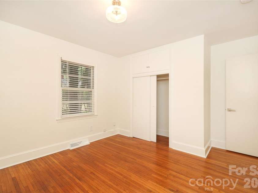 1720 Miles Court, Charlotte, NC 28216.  MLS# CAR4379596, YatesRealty ID 23233. 
