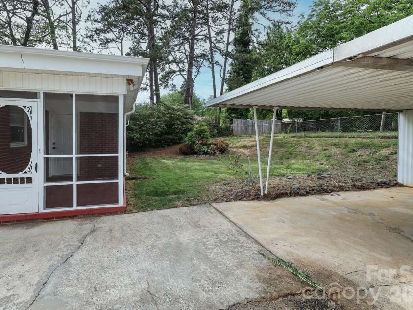 1720 Miles Court, Charlotte, NC 28216.  MLS# CAR4379596, YatesRealty ID 23233. 