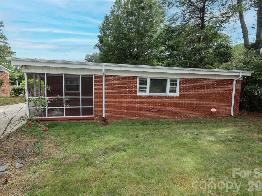 1720 Miles Court, Charlotte, NC 28216.  MLS# CAR4379596, YatesRealty ID 23233. 