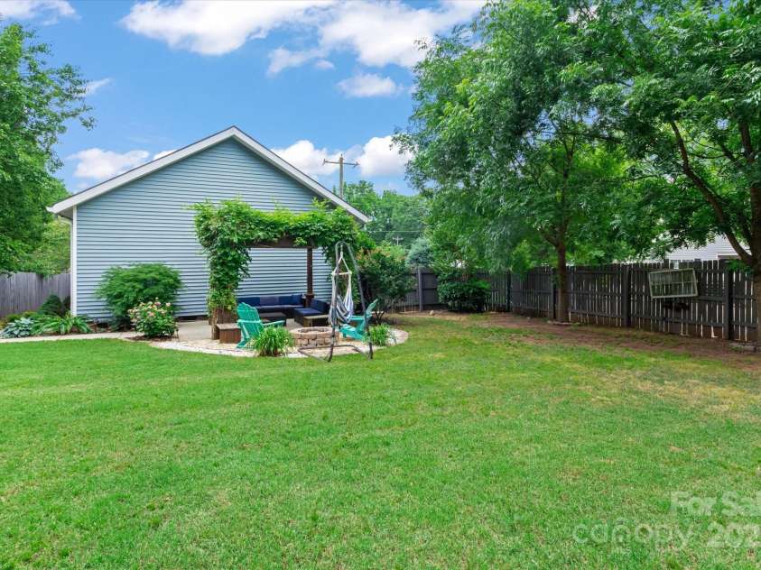 1201 Pegram Street, Charlotte, NC 28205.  MLS# CAR4257783, YatesRealty ID 23234. 