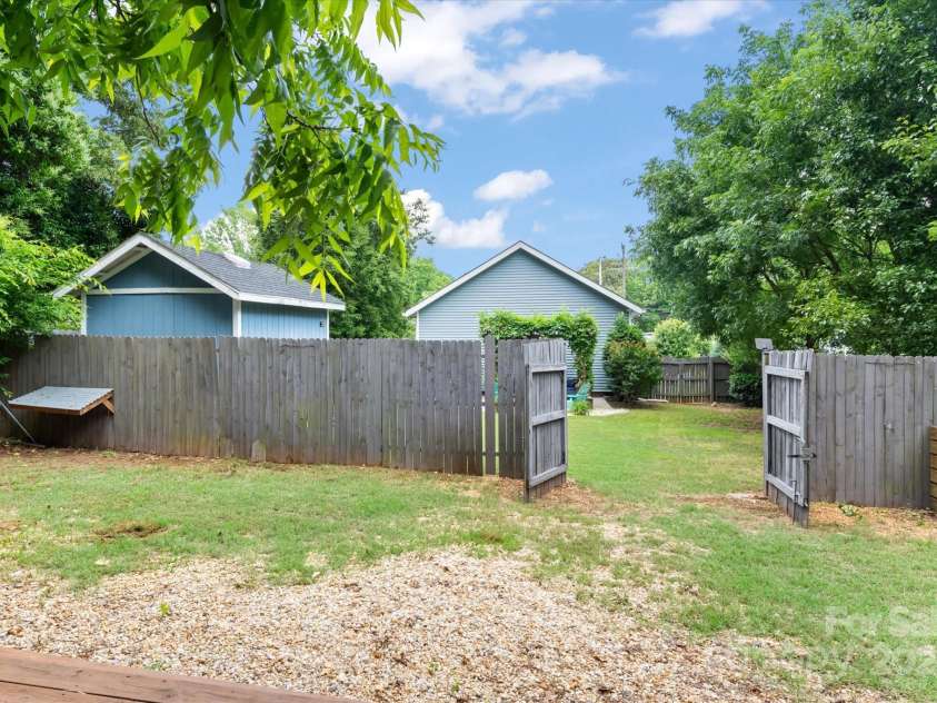 1201 Pegram Street, Charlotte, NC 28205.  MLS# CAR4257783, YatesRealty ID 23234. 