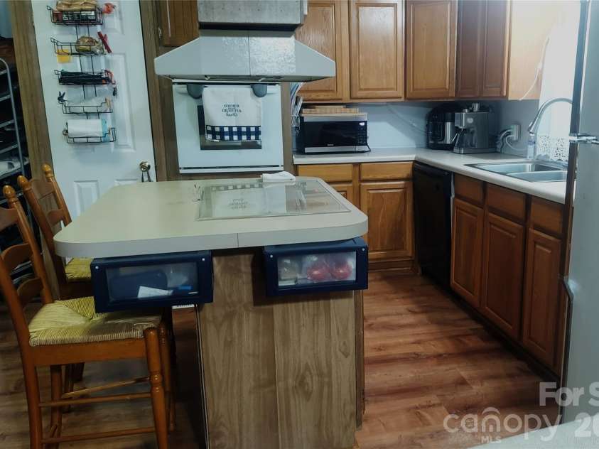 46 Larkspur Lane, Canton, NC 28716.  MLS# CAR4380750, YatesRealty ID 23234. 