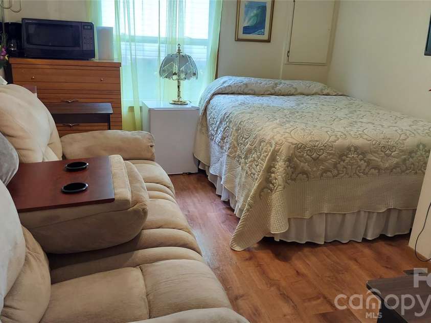 46 Larkspur Lane, Canton, NC 28716.  MLS# CAR4380750, YatesRealty ID 23234. 