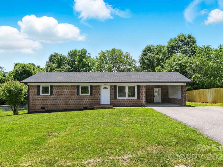 1837 6th Avenue, Hickory, NC 28601.  MLS# CAR4268387, YatesRealty ID 23235. 