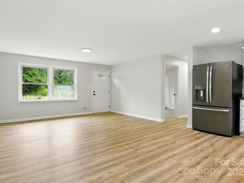 1837 6th Avenue, Hickory, NC 28601.  MLS# CAR4268387, YatesRealty ID 23235. 