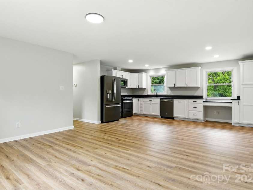 1837 6th Avenue, Hickory, NC 28601.  MLS# CAR4268387, YatesRealty ID 23235. 