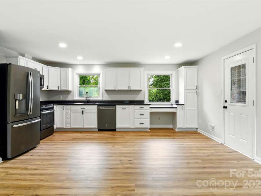 1837 6th Avenue, Hickory, NC 28601.  MLS# CAR4268387, YatesRealty ID 23235. 