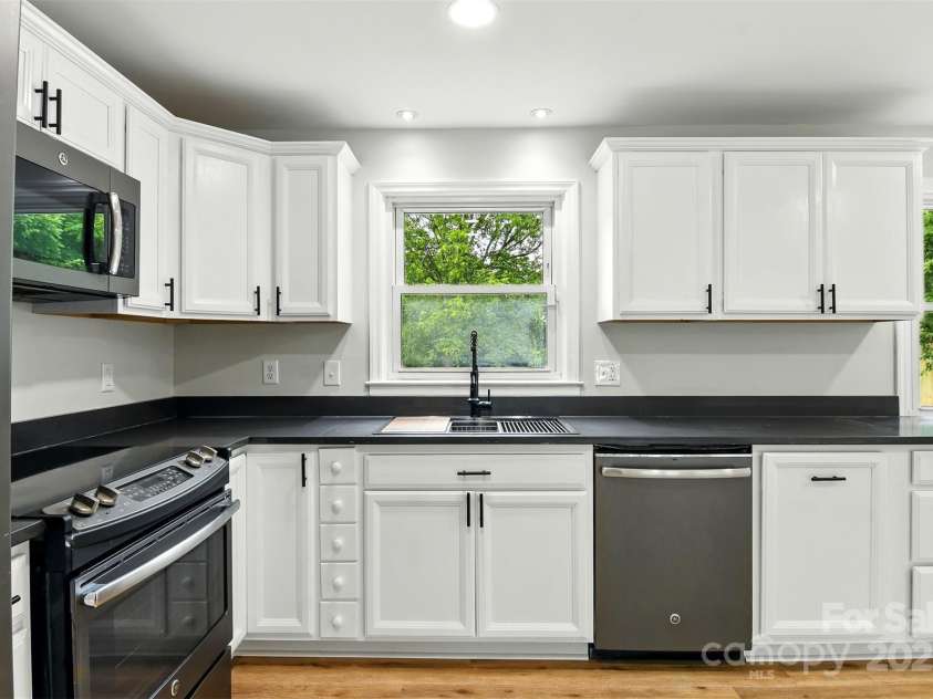 1837 6th Avenue, Hickory, NC 28601.  MLS# CAR4268387, YatesRealty ID 23235. 