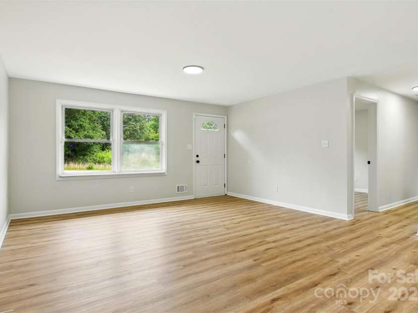 1837 6th Avenue, Hickory, NC 28601.  MLS# CAR4268387, YatesRealty ID 23235. 